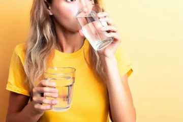 Ce se întâmplă dacă bei apă cu sare amară?